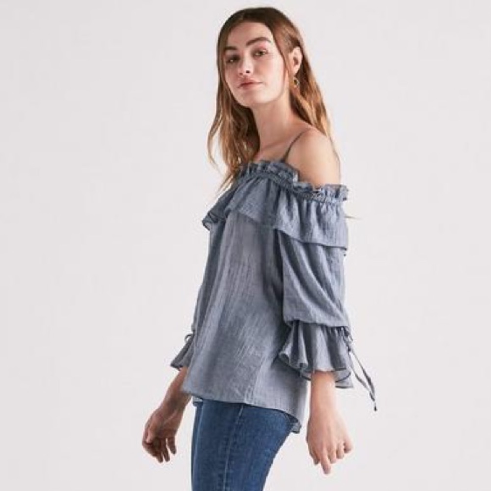 Cold Shoulder ☘️ Lucky Brand Crambray Top 🐋